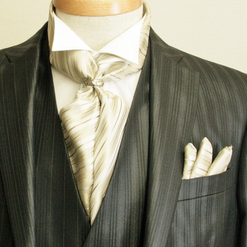 結婚式で使うポケットチーフを素敵に身につける５つの方法