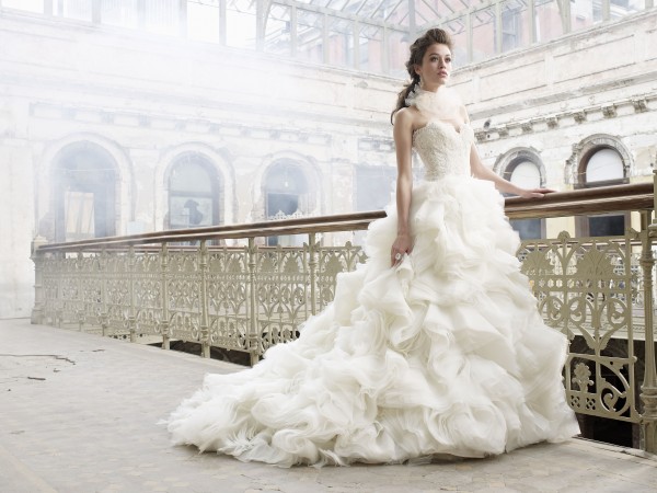 結婚式のドレスどうする？購入とレンタル、徹底比較！